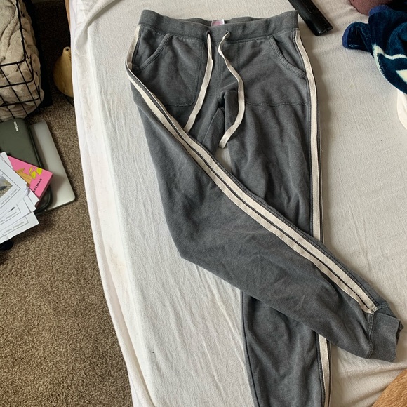Joggers - Picture 2 of 3